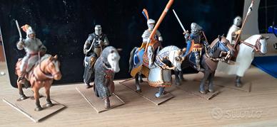 soldatini  medioevali di piombo a cavallo 