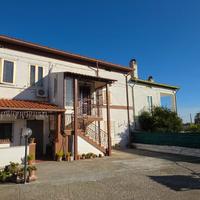 Casa semi-indipendente 270 mq con corte di 1500mq