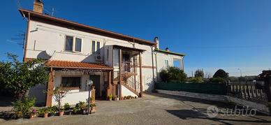 Casa semi-indipendente 270 mq con corte di 1500mq