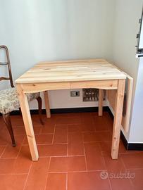 Tavolo quadrato in legno allungabile