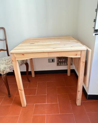 Tavolo quadrato in legno allungabile