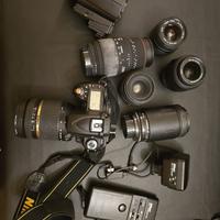kit macchina fotografica e obbiettivi