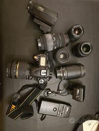 kit macchina fotografica e obbiettivi