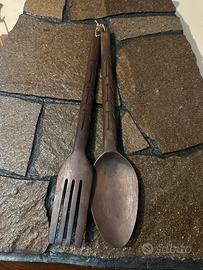 Grandi posate in legno artigianale