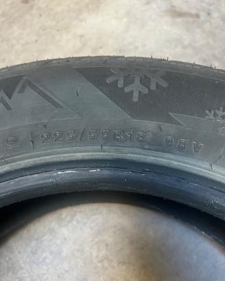 Set Gomme invernali nuovissime 225/55 R 18 98 V