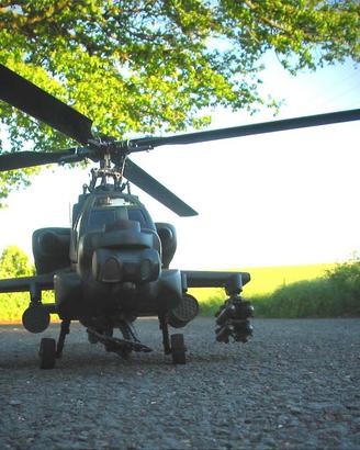 Riproduzione Elicottero AH-64 Apache classe 500