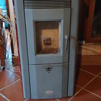 stufa a pellet  con canna fumaria 