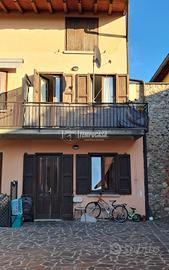TRILOCALE INDIPENDENTE CON BALCONE IN CENTRO PAESE