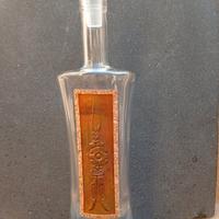 Bottiglia con bronzetto 