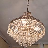 Lampadario con pendenti in cristallo