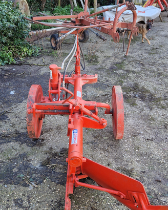 Aratro a traino idraulico