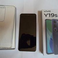 Smartphone Vivo Y19s grigio pari al nuovo. 