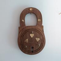 Portachiavi rustico in legno lavorato a mano