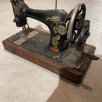 Macchina da cucire antica SINGER