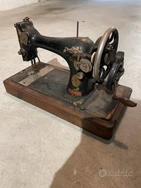 Macchina da cucire antica SINGER