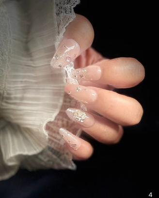 Manicure indossabile realizzata interamente a mano