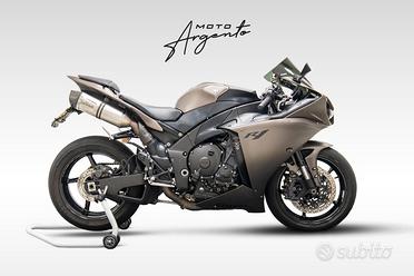 Yamaha r1 big bang Vendita in Moto e scooter