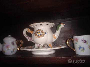 3 piccoli oggetti in ceramica o porcellana 