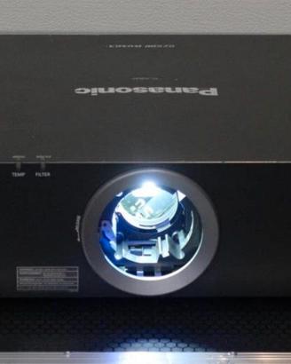Proiettore PANASONIC ottica corta 6000 lumen 1080p