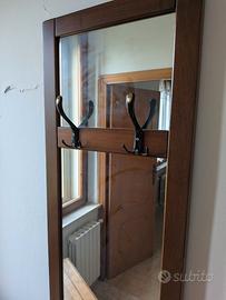 Specchio con attaccapanni