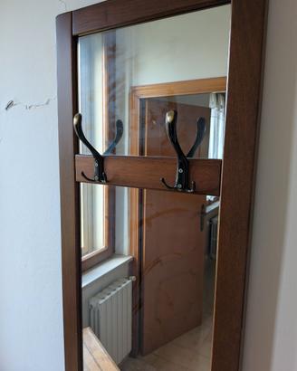 Specchio con attaccapanni