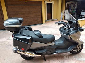 Moto Suzuki Burgman 650