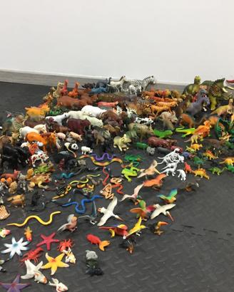 Animali in gomma e plastica