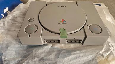 PLAYSTATION 1 FUNZIONANTE COMPLETA