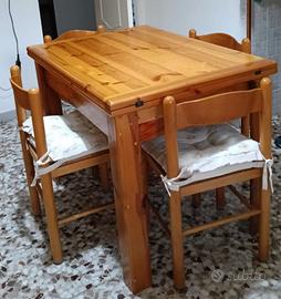 Tavolo in legno massiccio con 6 sedie 