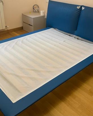 Letto matrimoniale con doghe