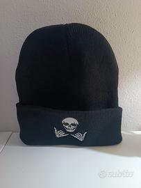Berretto invernale nero con teschio