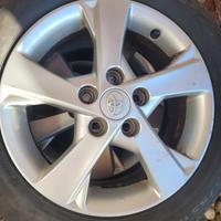 Cerchi lega Toyota +  pneumatici Pirelli 205/55R16