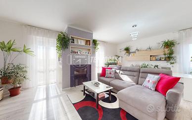 LUMINOSISSIMO ATTICO DI 173 MQ COMPLETAMENTE RISTR