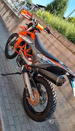 KTM 690 Enduro R (2024) 4.500 km - Full accessori 