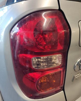 Fanale posteriore sinistro TOYOTA RAV 4 del 2004