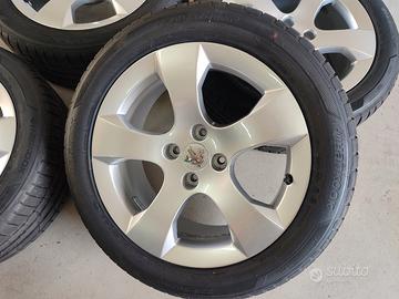  4 cerchi lega con gomme Hankook 225/50/17