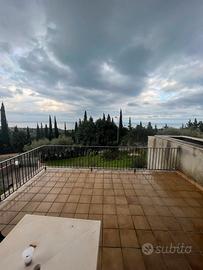 Villetta a schiera immersa nel verde