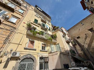 4 LOCALI A NAPOLI
