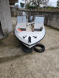 Barca in buone condizioni con motore perfetto