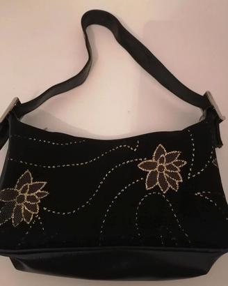 Borsetta nera con fiori dorati