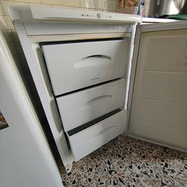 Congelatore a cassetti Indesit