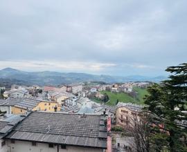Appartamento con vista panoramica in centro paese