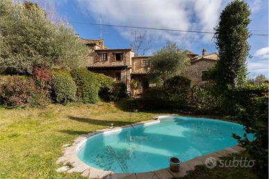 CASALE RISTRUTTURATO IN POSIZIONE PANORAMICA