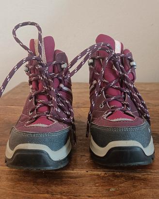 Scarponcini trekking N 28 Decathlon pari al nuovo 