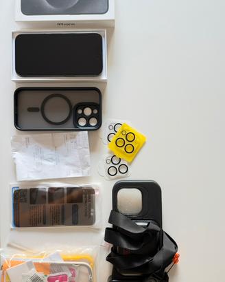 Apple iPhone 15 Pro  Nero - 256 GB  + Accessori