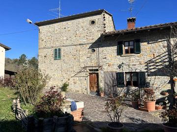 Rustico / Casale di 180 m² con più di 5 locali e b