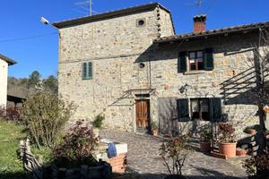 Rustico / Casale di 180 m² con più di 5 locali e b