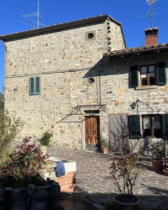 Rustico / Casale di 180 m² con più di 5 locali e b