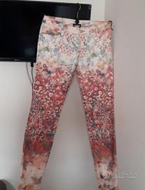 Pantaloni estivi fantasia floreale  