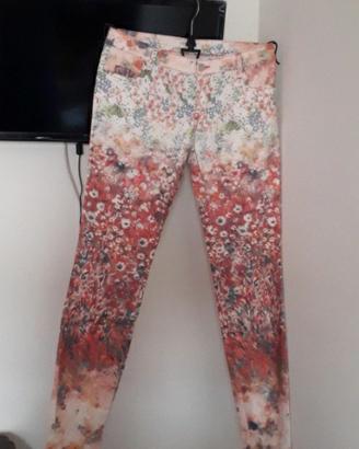 Pantaloni estivi fantasia floreale  